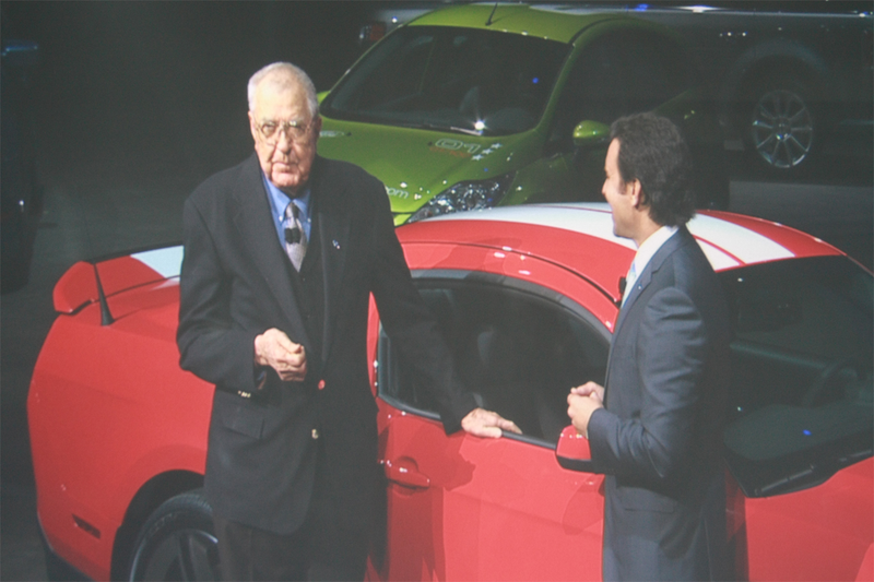 Illustration for article titled Carroll Shelby Introduces 2010 Shelby GT500 Coupe, Convertible At Detroit